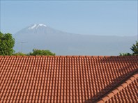 Вид на Килиманджаро из гостиницы в Моши